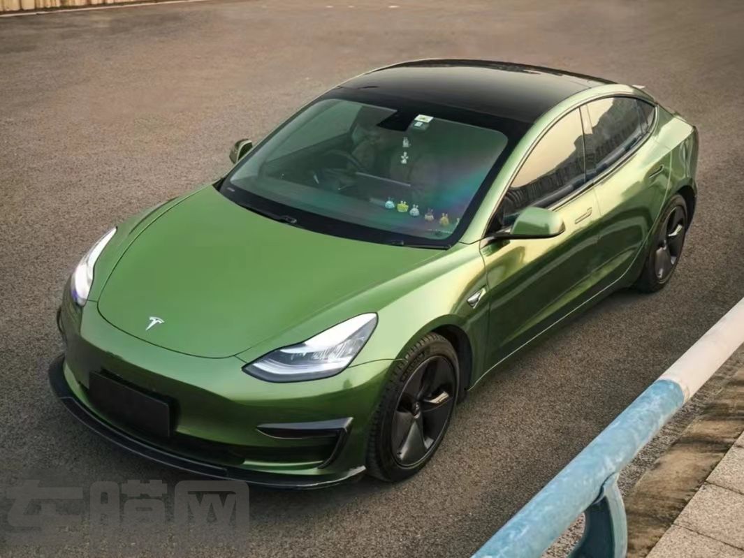特斯拉Model 3 超亮金属曼巴绿改色膜 效果图